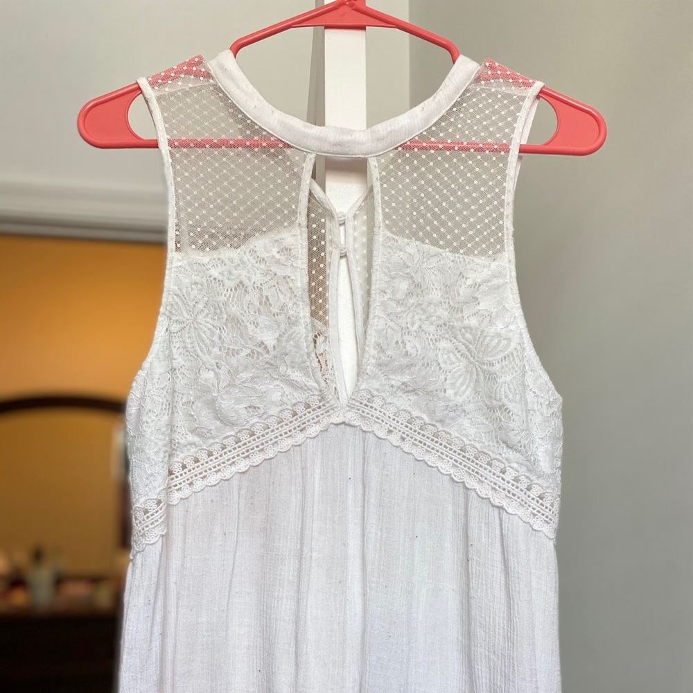 White lace sleeveless top